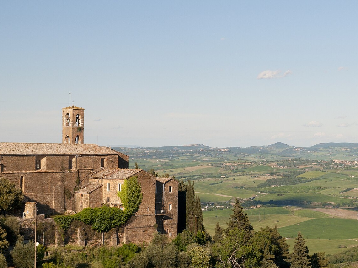 A_view_from_Montalcino_(5772034130)